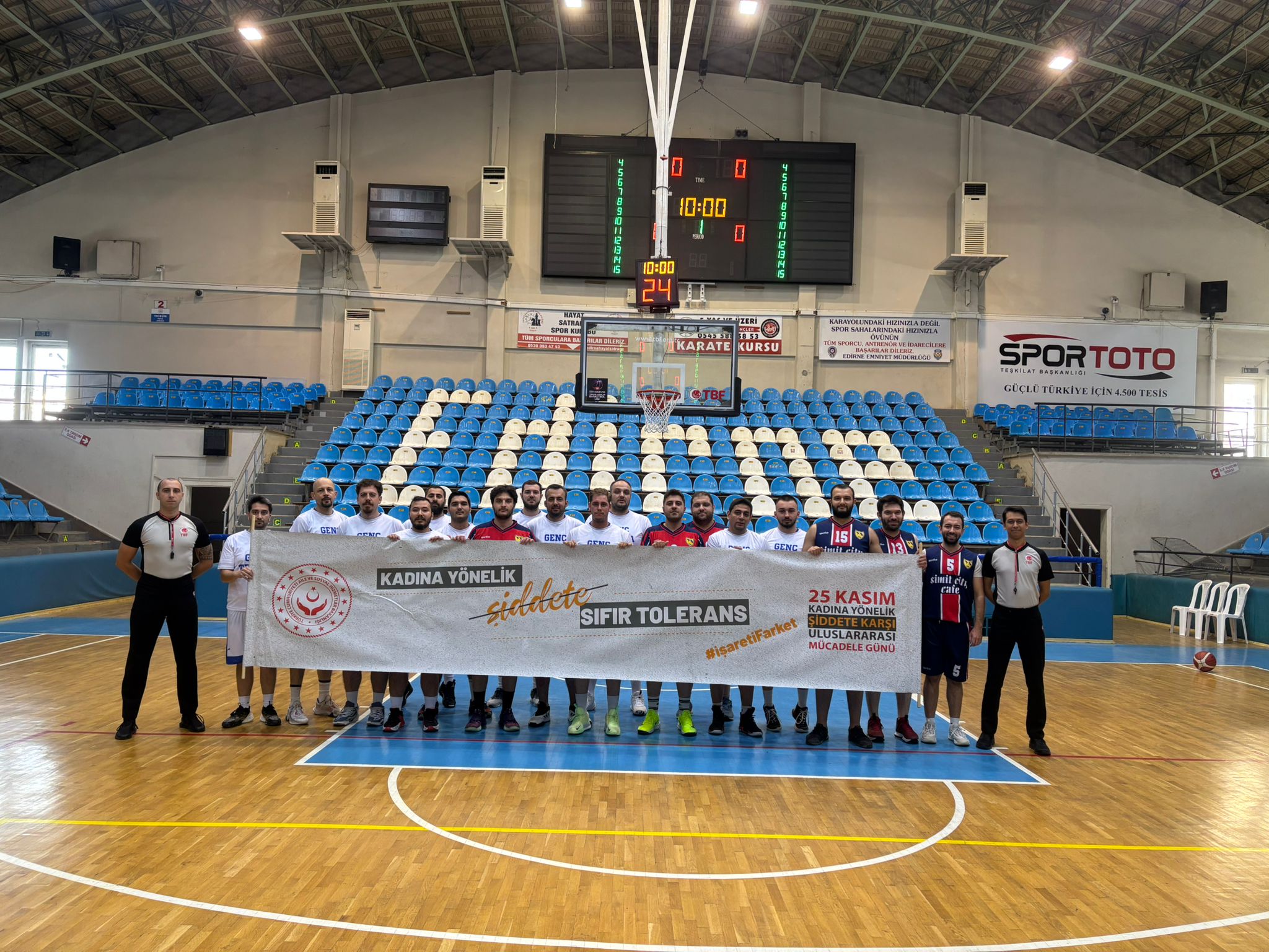 Basketbol Maçında Kadına Şiddete Sıfır Tolerans Pankartı Açıldı.