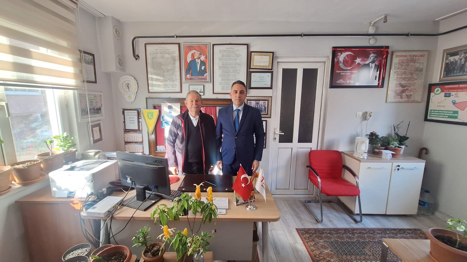 İl Müdürümüz Harun TOHUMCU Nişancıpaşa Muhtarı İrfan DENİZ'i Ziyaret Etti.