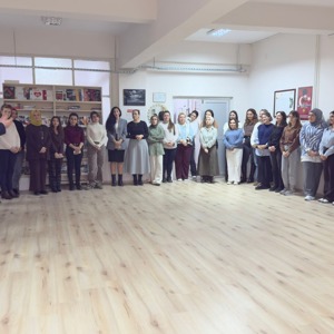 Edirne Aile ve Sosyal Hizmetler İl Müdürü Harun TOHUMCU, Kurum Bünyesinde Görev Yapan Kadın Personellerin 5 Aralık Dünya Kadın Hakları Günü’nü Kutladı. - fotoğraf 2