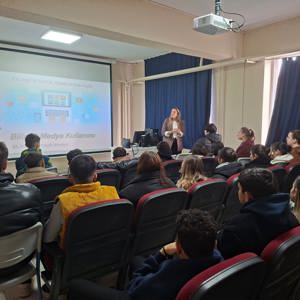 Bilinçli Medya Kullanımı Eğitimi Verildi. - fotoğraf 1