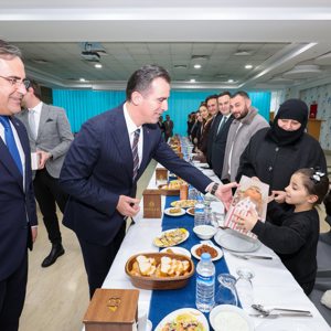 "Gönül Elçileri ile Koruyucu Aile Farkındalık Toplantısı", Valimiz Sayın Ahmet Karakaya ve eşi Özlem Karakaya Hanımefendi’nin katılımlarıyla gerçekleştirildi - fotoğraf 9