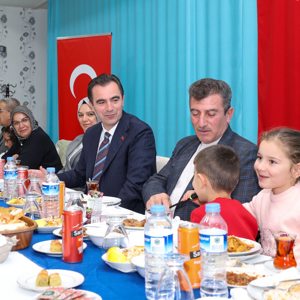 "Gönül Elçileri ile Koruyucu Aile Farkındalık Toplantısı", Valimiz Sayın Ahmet Karakaya ve eşi Özlem Karakaya Hanımefendi’nin katılımlarıyla gerçekleştirildi - fotoğraf 10