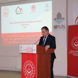 "Gönül Elçileri ile Koruyucu Aile Farkındalık Toplantısı", Valimiz Sayın Ahmet Karakaya ve eşi Özlem Karakaya Hanımefendi’nin katılımlarıyla gerçekleştirildi - fotoğraf 4