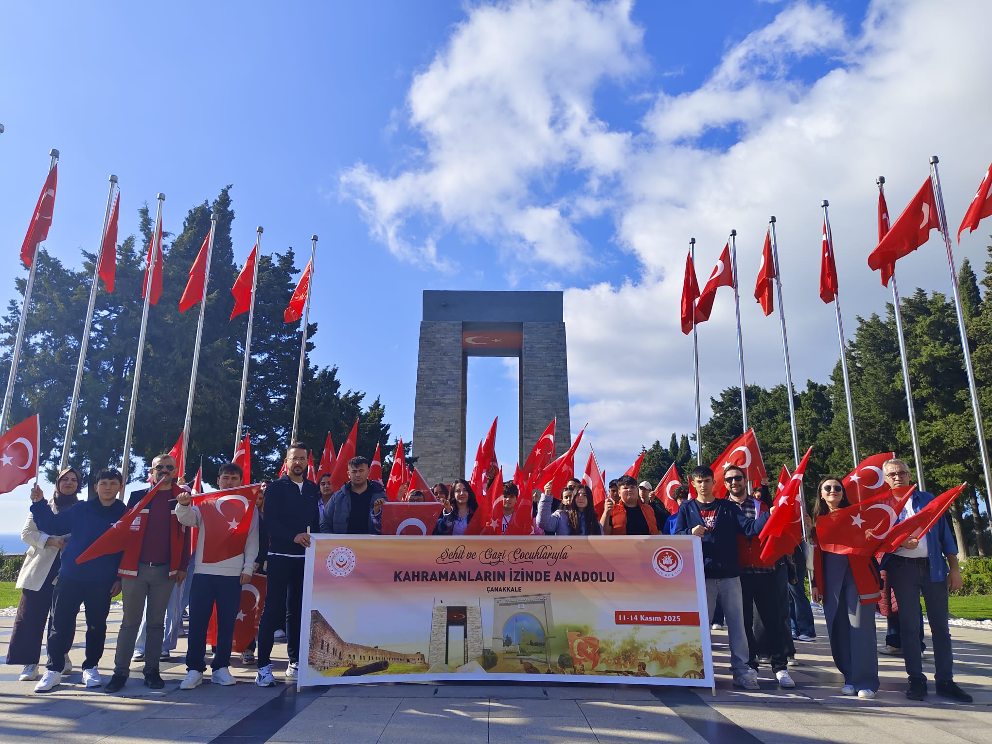 Bakanlığımız Koordinesinde Şehit ve Gazi Çocuklarına Yönelik Çanakkale Tarih ve Kültür Programı Yapıldı
