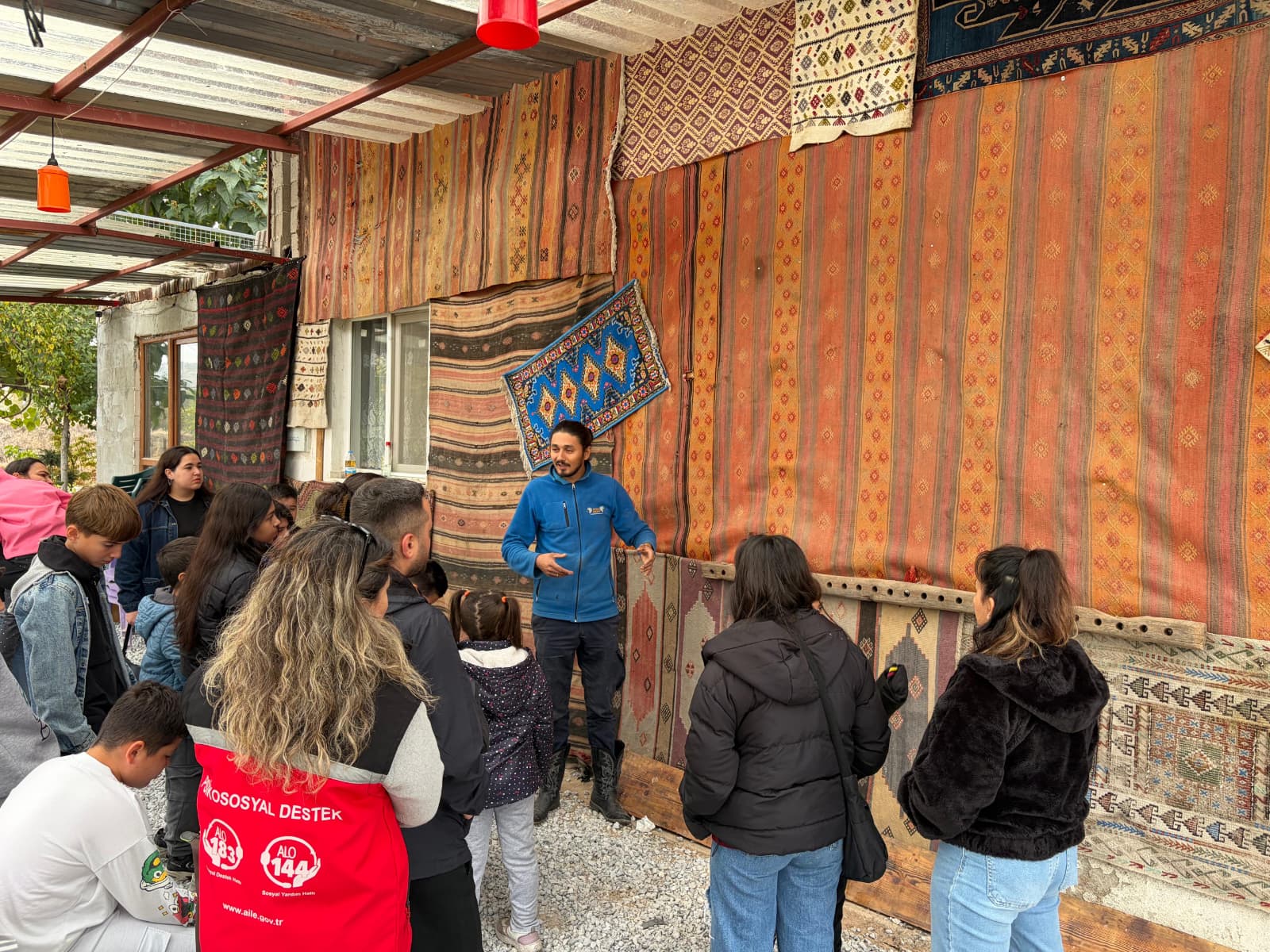 2025 Aile Yılı Kapsamında Ebeveyn Kaybı Yaşayan Çocuklara Yönelik At Çiftliği Etkinliği Gerçekleştirildi