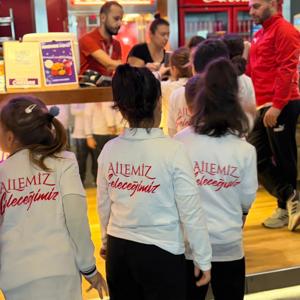 2025 Aile Yılı Etkinlikleri Çerçevesinde Öğrenciler İçin Cumhuriyet Temalı Sinema Programı Düzenlendi - fotoğraf 4