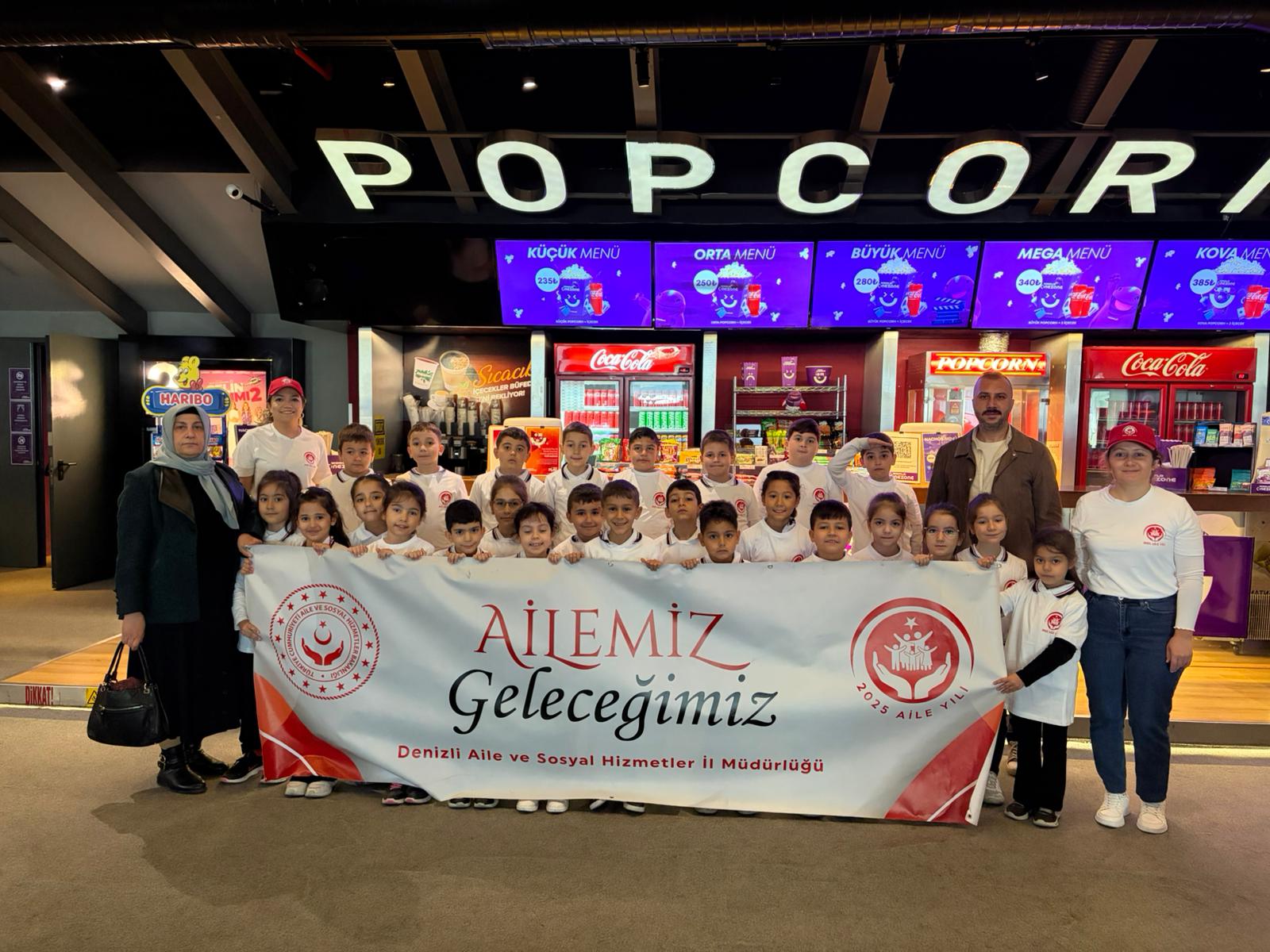 2025 Aile Yılı Etkinlikleri Çerçevesinde Öğrenciler İçin Cumhuriyet Temalı Sinema Programı Düzenlendi