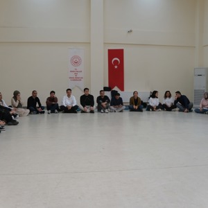 Aile Yılı Etkinlikleri Kapsamında ‘Yaratıcı Dramaya Yolculuk’ Atölyelerinin İlk Oturumu Engelsiz Yaşam Merkezinde Gerçekleştirildi - fotoğraf 5