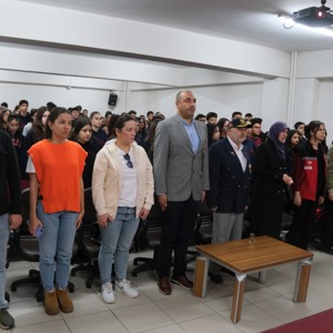 2025 Aile Yılı Kapsamında ‘Vatan ve Kahramanlık Buluşmaları’ Programı Şehit Yakınları, Gaziler ve Ahmet Nazif Zorlu Fen Lisesi Öğrencilerinin Katılımıyla Gerçekleştirildi - fotoğraf 1
