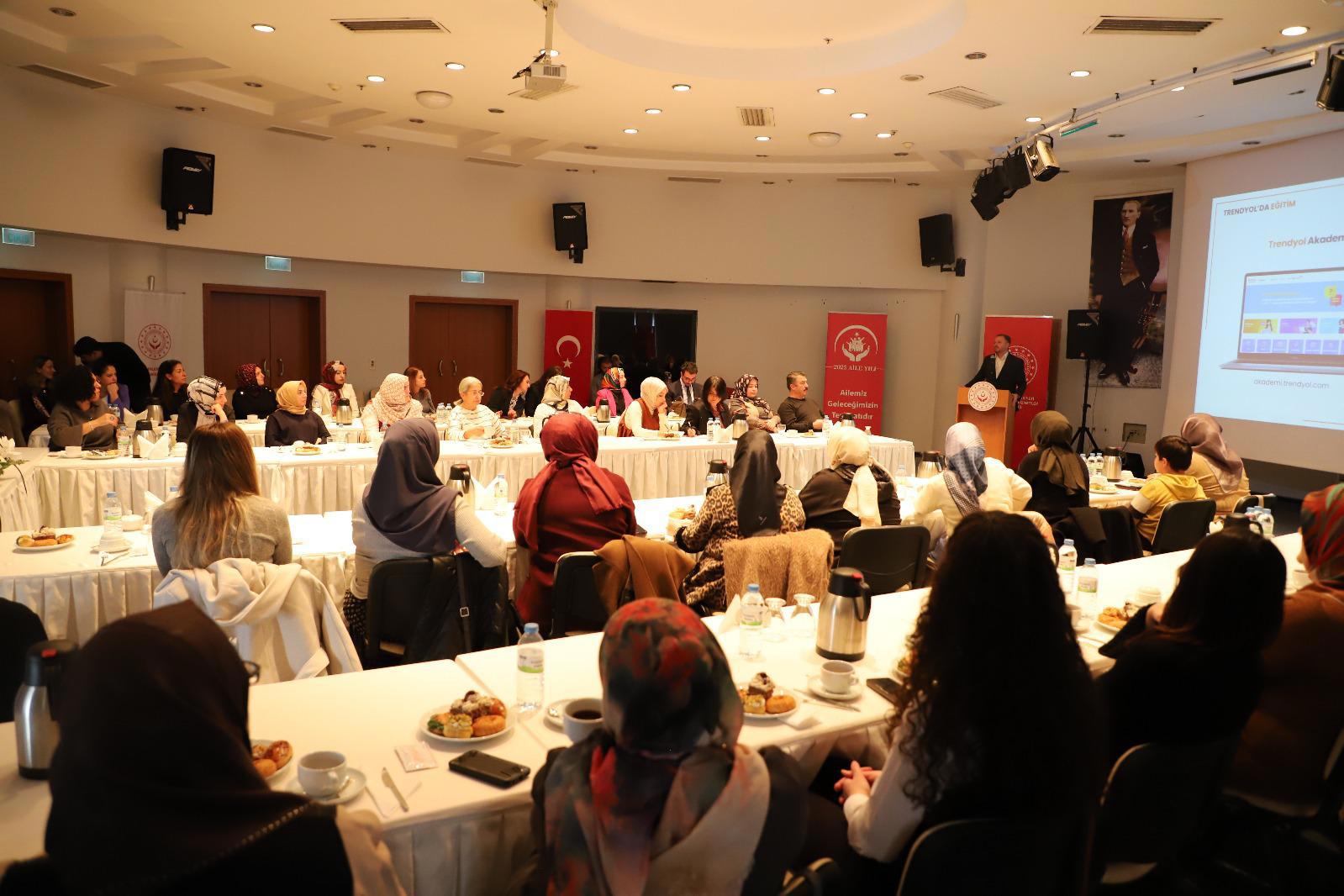 Sanatla Yaşam Programı Kapsamında E-Ticaret ve Finansal Okuryazarlık Eğitimi Gerçekleştirildi - fotoğraf 4