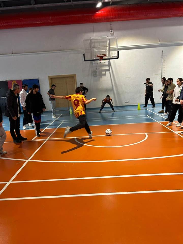 13-18 Yaş Çocuk Evleri Sitesi Müdürlüğümüzde kalan çocuklarımız, Hitit Üniversitesi Spor bilimleri fakültesi öğrencilerinin düzenlediği eğitsel oyunlar ve sosyal etkinlik programına katılım sağladı.