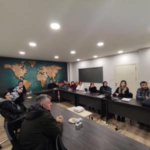 Evde Bakım Hizmetinden Faydalanan Ailelere Yönelik Bilgilendirme Programı Düzenlendi - fotoğraf 2