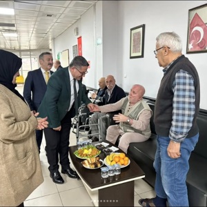 İl Müdürümüz Sayın Adem YÜCEL, Suluova Hacı Muammer Koca Huzurevi Yaşlı Bakım ve Rehabilitasyon Merkezi’ni ziyaret ederek huzurevi sakinlerimizle bir araya geldi. - fotoğraf 2