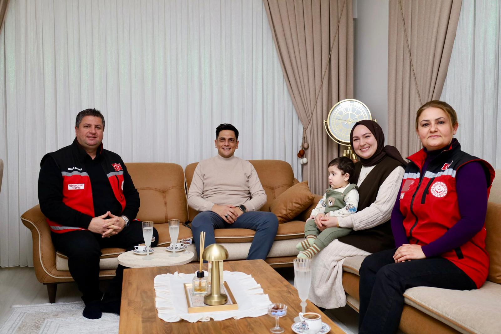 Aziz şehitlerimizin Kıymetli Ailelerini ve Kahraman Gazilerimizi Hanelerinde Ziyaret Etmeye Devam Ediyoruz.