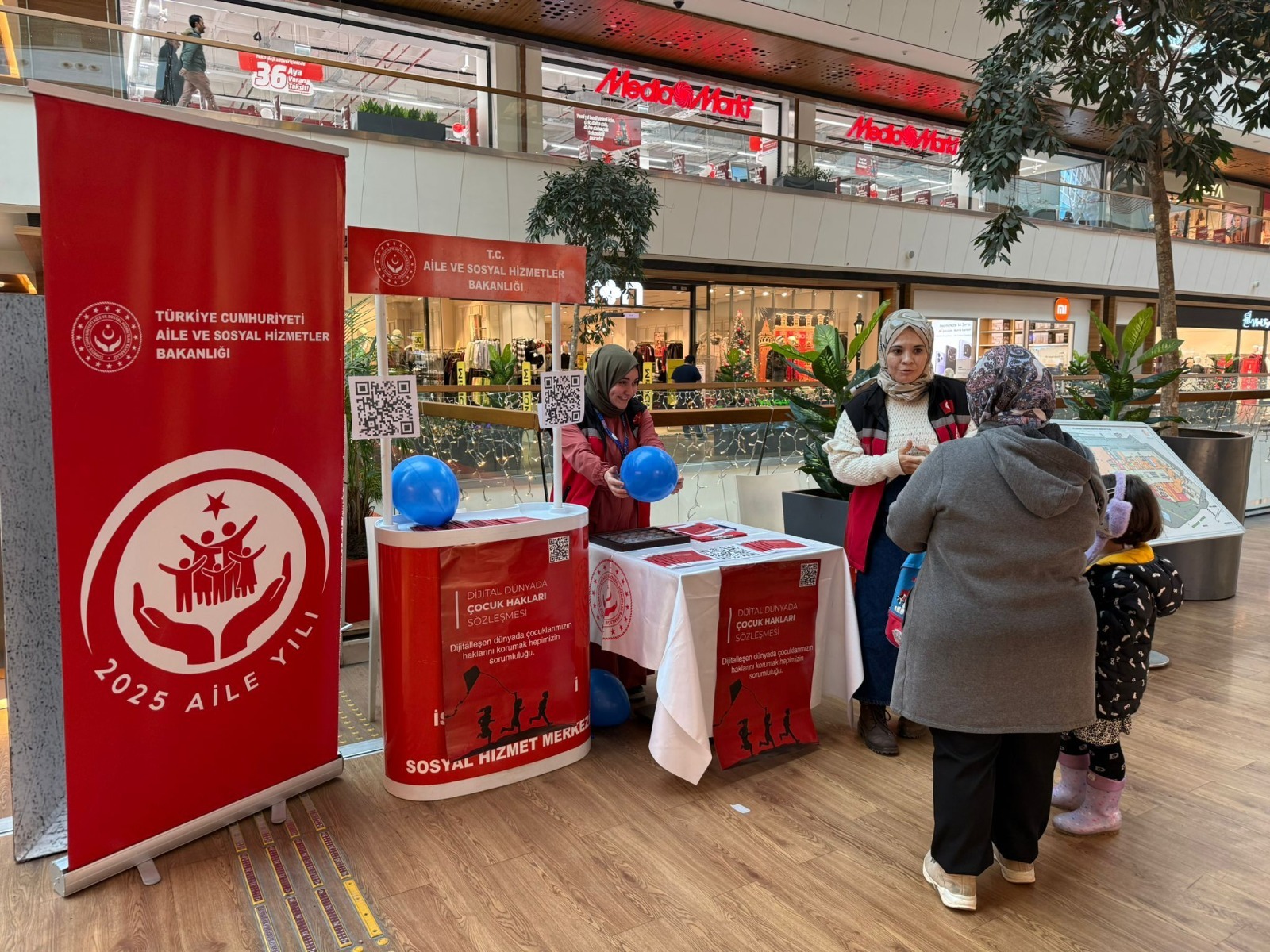 İl Genelinde Sahaya Çıkan Ekiplerimiz 'Dijital Dünyada Çocuk Hakları Sözleşmesi' Kapsamında Farkındalık Çalışmalarına Devam Ediyor