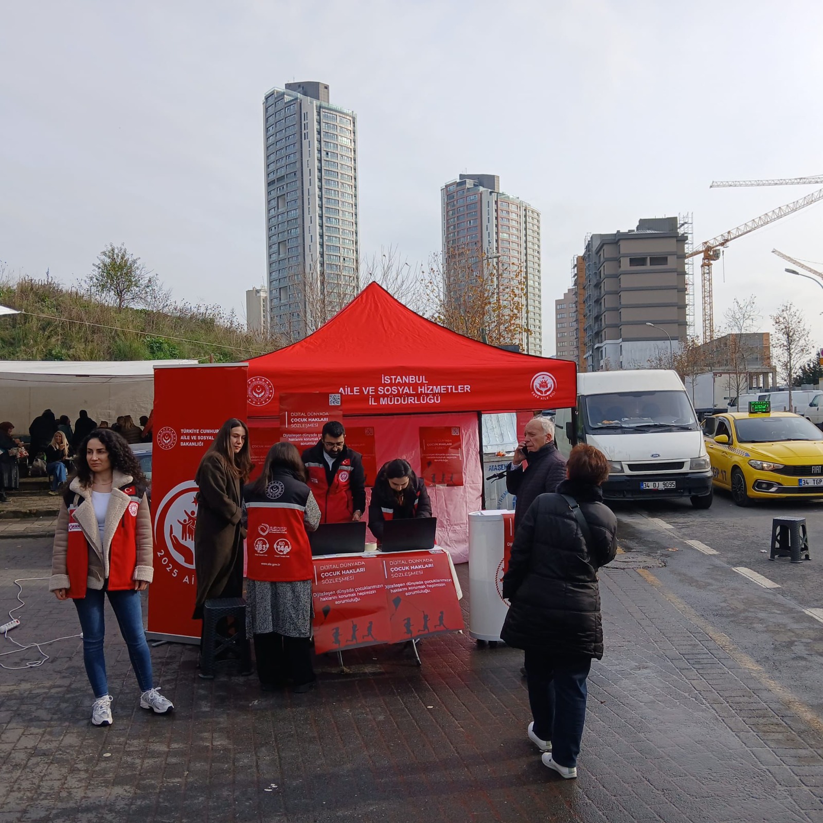 İl Genelinde Sahaya Çıkan Ekiplerimiz 'Dijital Dünyada Çocuk Hakları Sözleşmesi' Kapsamında Farkındalık Çalışmalarına Devam Ediyor