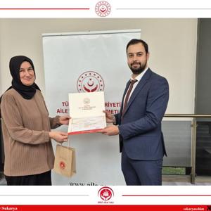 MODÜLER AİLE EĞİTİM PROGRAMI YEŞİLAY GÖNÜLLÜLERİ İLE TAMAMLANDI. - fotoğraf 3
