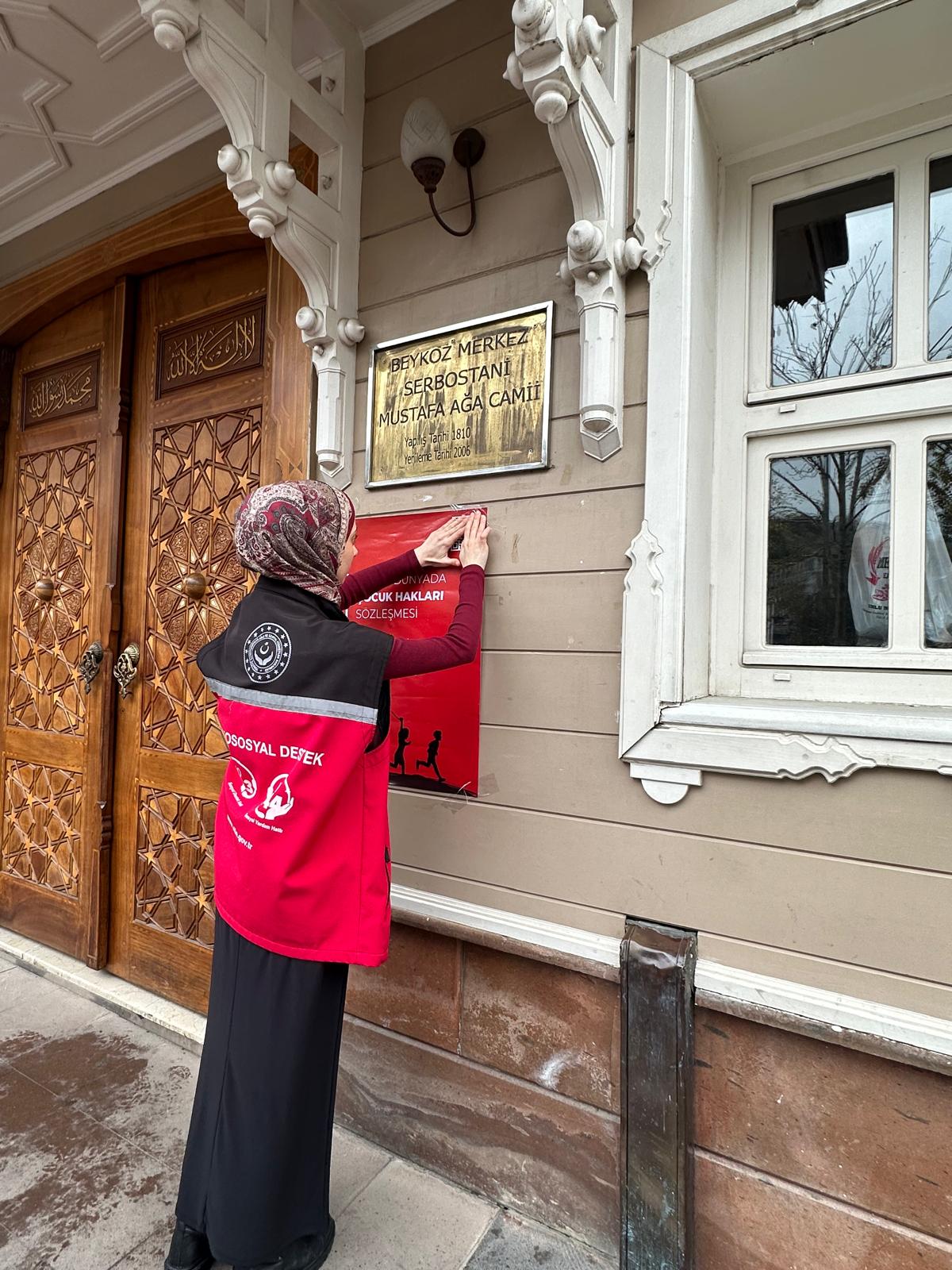 İl Genelinde Sahaya Çıkan Ekiplerimiz 'Dijital Dünyada Çocuk Hakları Sözleşmesi' Farkındalık Çalışmaları Kapsamında Afiş Çalışmalarına Devam Ediyor