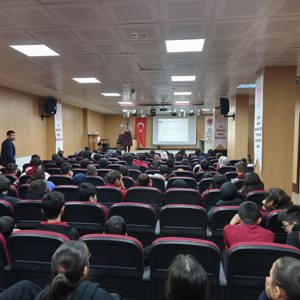 Demirci’de “Dijital Dünyada Çocuk Hakları” Sunumu Gerçekleştirildi - fotoğraf 1