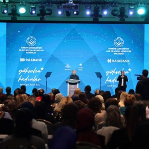 Bakanımız Göktaş "Yükselen Kadınlar: Kendi İşim, Benim İzim" eğitim programında konuştu - fotoğraf 2