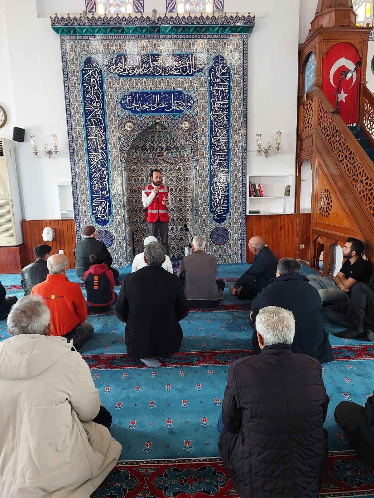 Sosyal Hizmet Merkezlerimiz Tarafından İlimiz Genelindeki Camilerde Cuma Namazı Öncesi Koruyucu ve Önleyici Hizmetlerimiz Kapsamında Farkındalık Eğitimlerimiz Devam Ediyor