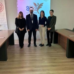 Diyarbakır Aile ve Sosyal Hizmetler İl Müdürlüğümüz tarafından, çocuk alanında hizmet veren ÇES, İÇES, ÇEKOM ve Refakatsiz Çocuk Kuruluşlarında görev yapan idareciler ve meslek elemanlarına yönelik olarak, 2 Anka 3.0 Sisteminin tanıtımı gerçekleştirildi. - fotoğraf 2