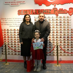 “Benim Renkli Dünyam” temalı resim yarışmasında dereceye giren çocuklarımıza hediyeleri takdim edildi. - fotoğraf 3
