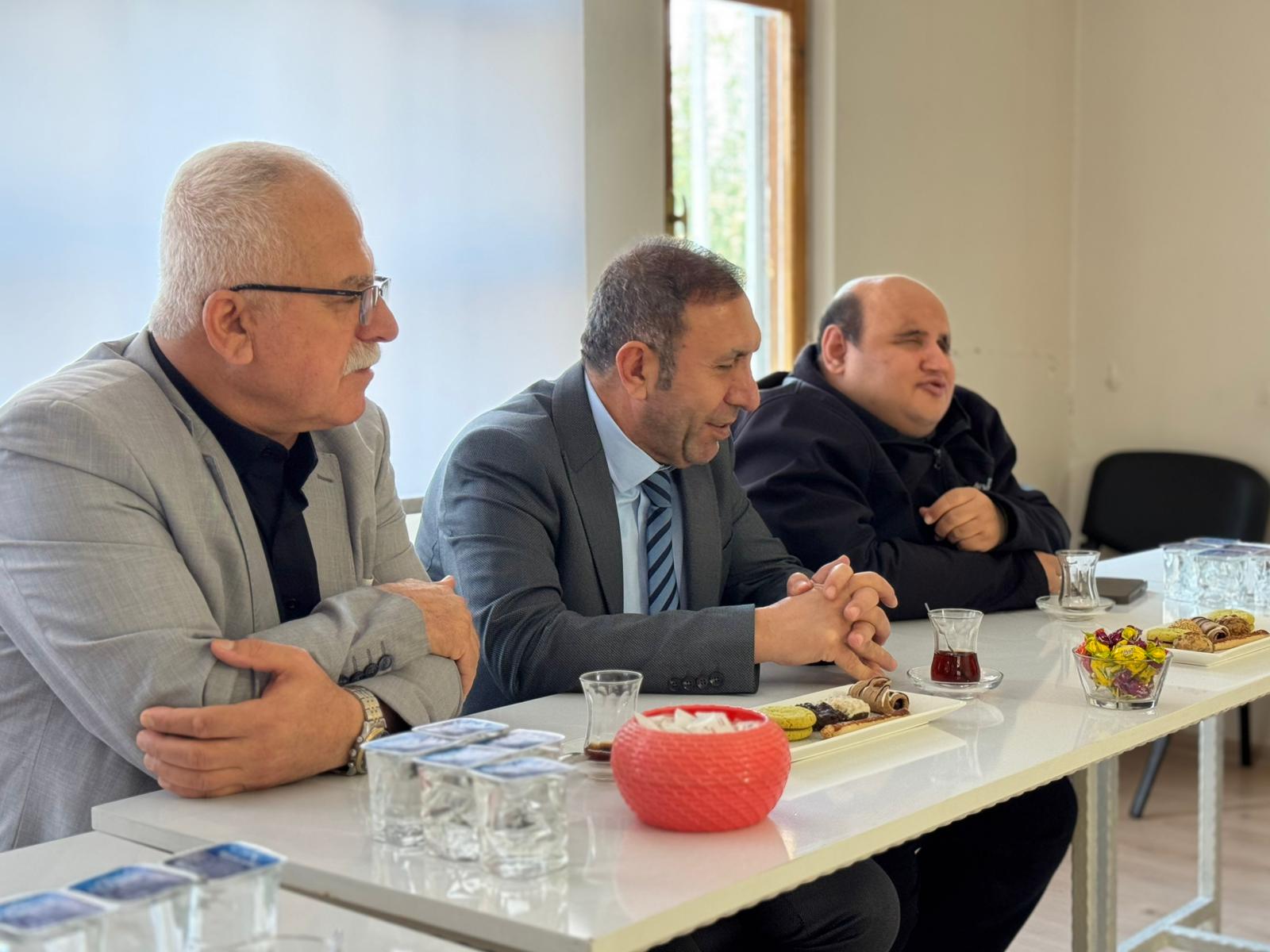 3 Aralık Dünya Engelliler Günü kapsamında; otizmli Bireyler Derneği ve Engelsiz Bileşenler Federasyonu ziyaret edilmiştir.