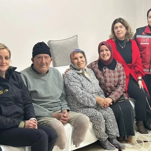 Sayın Valimizin kıymetli eşi Elif BAKAN Hanımefendi ile birlikte, Bakanlığımız hizmet modellerinden faydalanan ailelerimizi ziyaret ettik. - fotoğraf 1