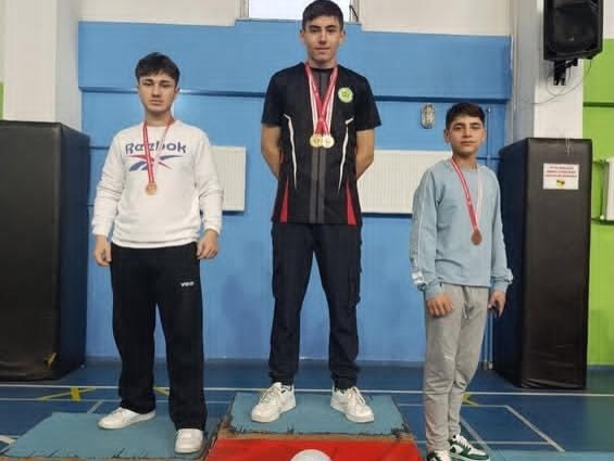 Bileği Bükülmez Ali: İki Kolda Birden İl Şampiyonu!