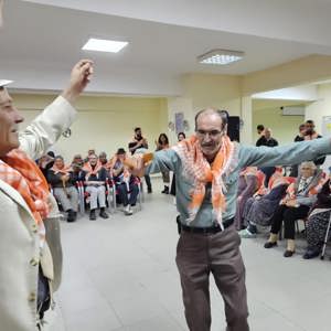 Huzurevinde Şiir, Söyleşi ve Türkü Dolu Anlamlı Etkinlik Gerçekleştirildi - fotoğraf 4