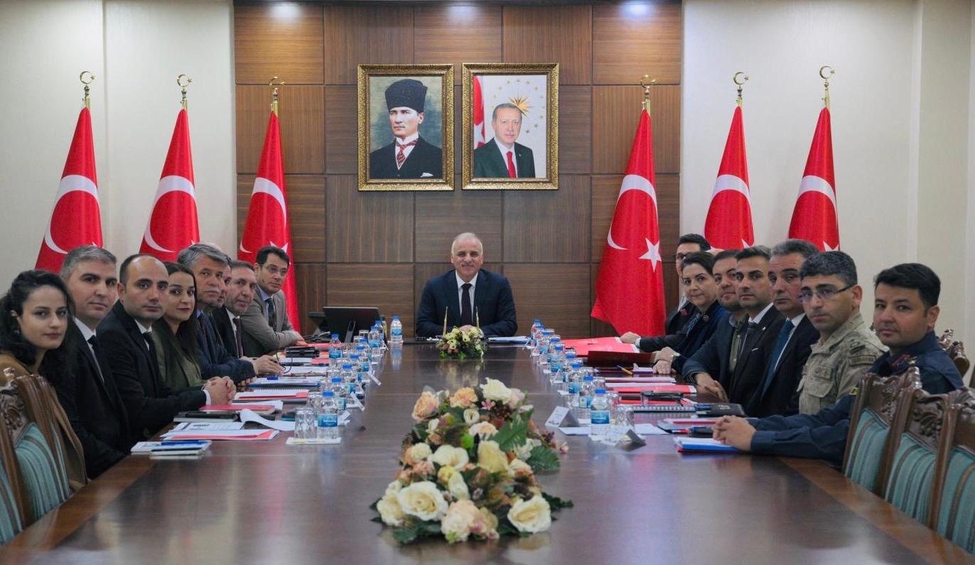 Valimiz Sayın Murat Zorluoğlu başkanlığında, Güçlendirici Bakım Modelinin İhtisaslaştırılmış Çocuk Evleri Sitelerimizde Uygulanmasına Dair İş Birliği Protokolü Toplantımızı gerçekleştirildik.