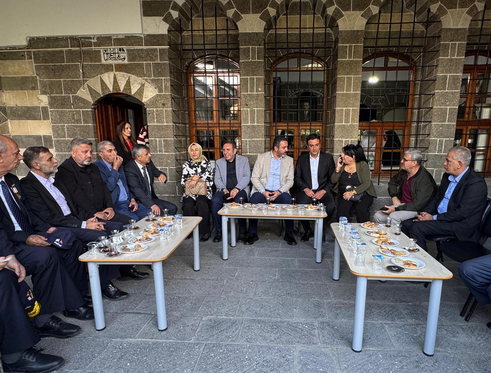 Bakanlığımız Şehit Yakınları ve Gaziler Genel Müdürümüz Sayın Muharrem KURT, İl Müdürümüz Sayın Aydın POLAT ile birlikte Şehit Yakınları ve Gazi Dernekleri Başkanlarıyla bir araya geldi.