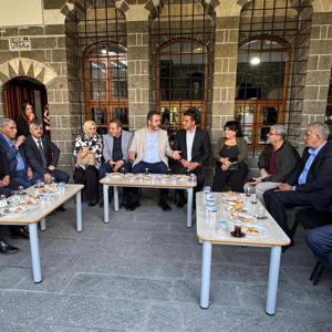 Bakanlığımız Şehit Yakınları ve Gaziler Genel Müdürümüz Sayın Muharrem KURT, İl Müdürümüz Sayın Aydın POLAT ile birlikte Şehit Yakınları ve Gazi Dernekleri Başkanlarıyla bir araya geldi. - fotoğraf 1
