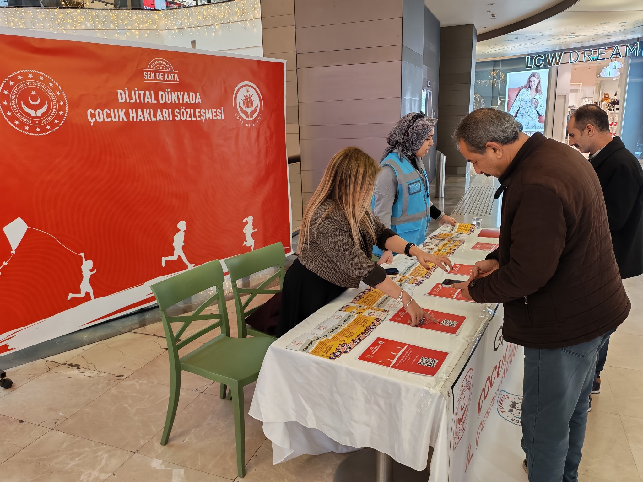 Dijital Dünyada Çocuk Hakları İçin Birlikteyiz