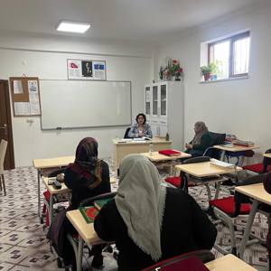 Kadına yönelik şiddetle mücadele ve toplumsal farkındalığın artırılması amacıyla, Hacı Saliha Işıksaçan Camii Kur’an Kursu, Hz. Ömer Camii Kur’an Kursu ve Hacı Ömer Tavsatmaz Camii Kur’an Kursu kursiyerlerine yönelik eğitim - fotoğraf 2