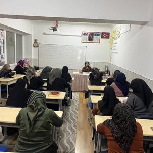 Kadına yönelik şiddetle mücadele ve toplumsal farkındalığın artırılması amacıyla, Hacı Saliha Işıksaçan Camii Kur’an Kursu, Hz. Ömer Camii Kur’an Kursu ve Hacı Ömer Tavsatmaz Camii Kur’an Kursu kursiyerlerine yönelik eğitim - fotoğraf 3