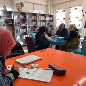 Ek Hizmet Binamızda Kurslarımıza katılan kadınlar kütüphanemizde Kitap okudular - fotoğraf 3