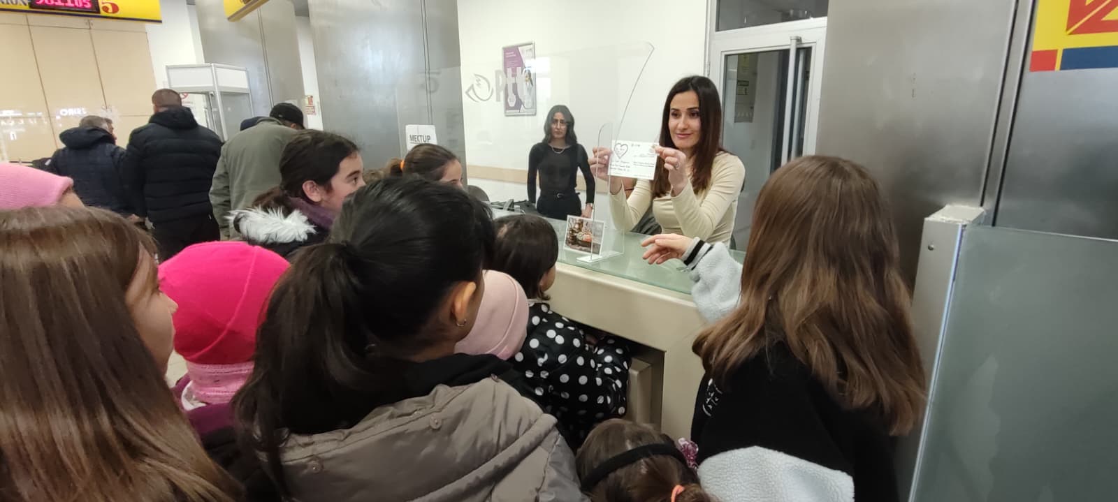 Minik Ellerden Büyük Yürekler 