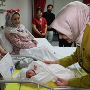 Bakanımız Göktaş'tan doğum yapan annelere "yeni yıl" ziyareti - fotoğraf 3