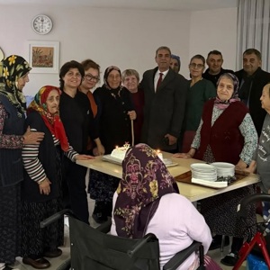 Yeni Yıl Dolayısıyla Yaşlılarımıza Anlamlı Ziyaret - fotoğraf 1