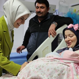 Bakanımız Göktaş'tan Doğum Yapan Annelere "Yeni Yıl" Ziyareti - fotoğraf 3