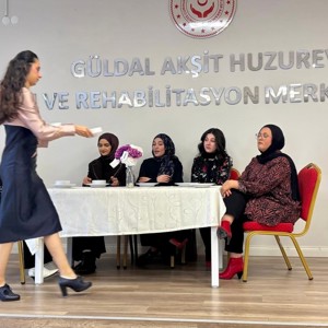 Kuşaklar Arası Gönül Bağı Projesi kapsamında Huzurevimizde Çeşitli Tiyatro Oyunları Sahnelendi - fotoğraf 3