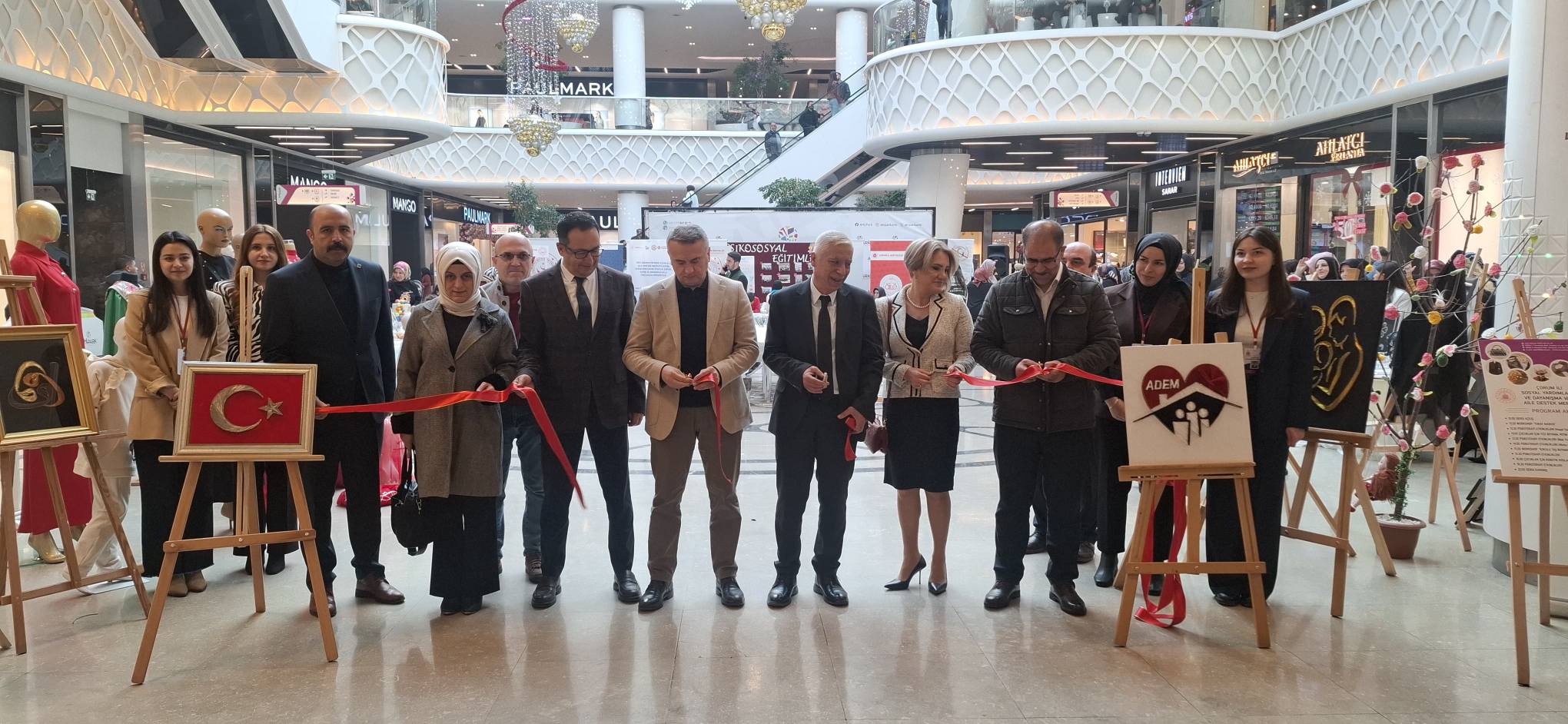 Çorum Sosyal Yardımlaşma ve Dayanışma Vakfı Aile Destek Merkezi (ADEM) kursiyerleri tarafından AHL Park AVM’de hazırlanan kermes programına Müdürlüğümüz tarafından katılım sağlanmıştır.