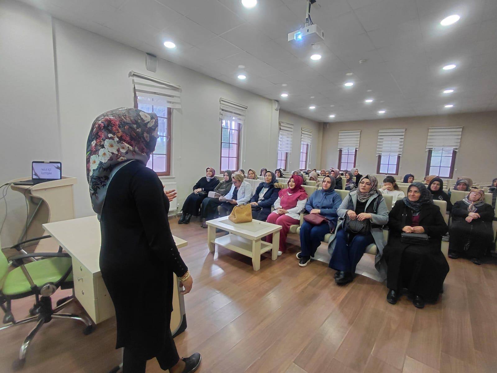 Mimar Sinan Kadın Kültür ve Sanat Merkezi ve Melikgazi Kadın Kültür ve Sanat Merkezi kursiyerlerine yönelik olarak, AEP Eğiticisi Sinem Budak Kestek tarafından “Aile İçi İletişim” konulu eğitimler verilmiştir.