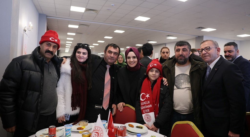 Bakanımız Göktaş, Sarıkamış'ta şehit ve gazi aileleri onuruna verilen yemeğe katıldı