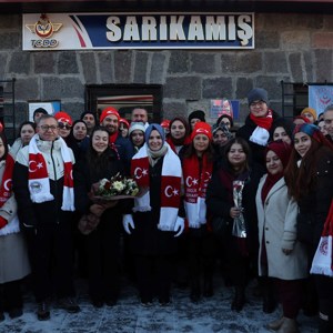 Bakanımız Göktaş, Sarıkamış'ta şehit ve gazi aileleri onuruna verilen yemeğe katıldı - fotoğraf 5