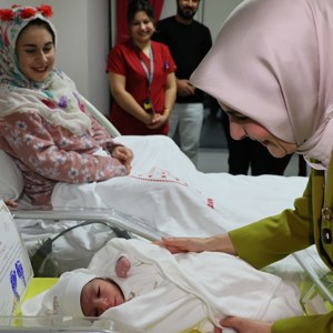 Bakanımız Göktaş'tan doğum yapan annelere "yeni yıl" ziyareti - fotoğraf 3