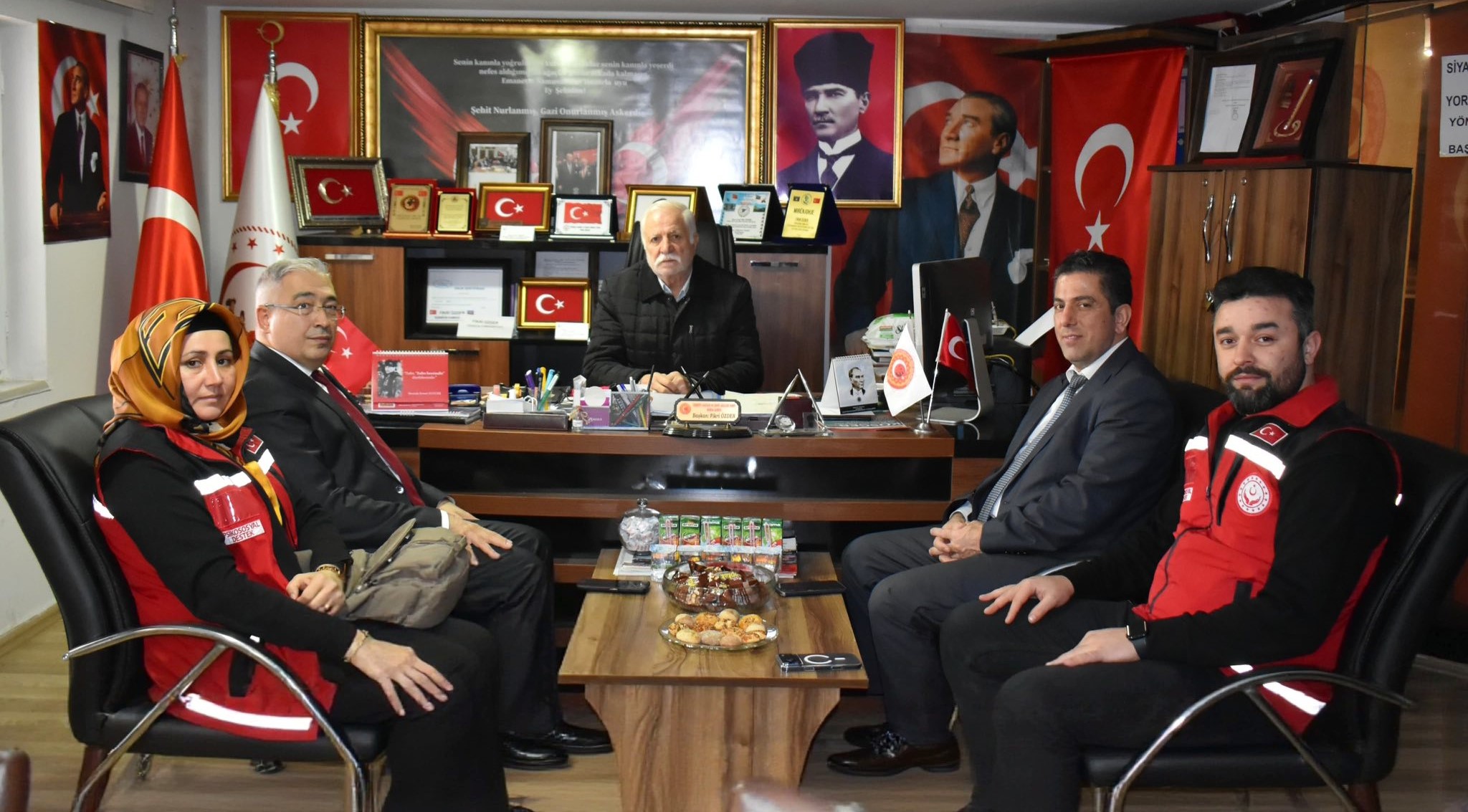 Emanetlerinizin Yanında, Daima Bir Aradayız