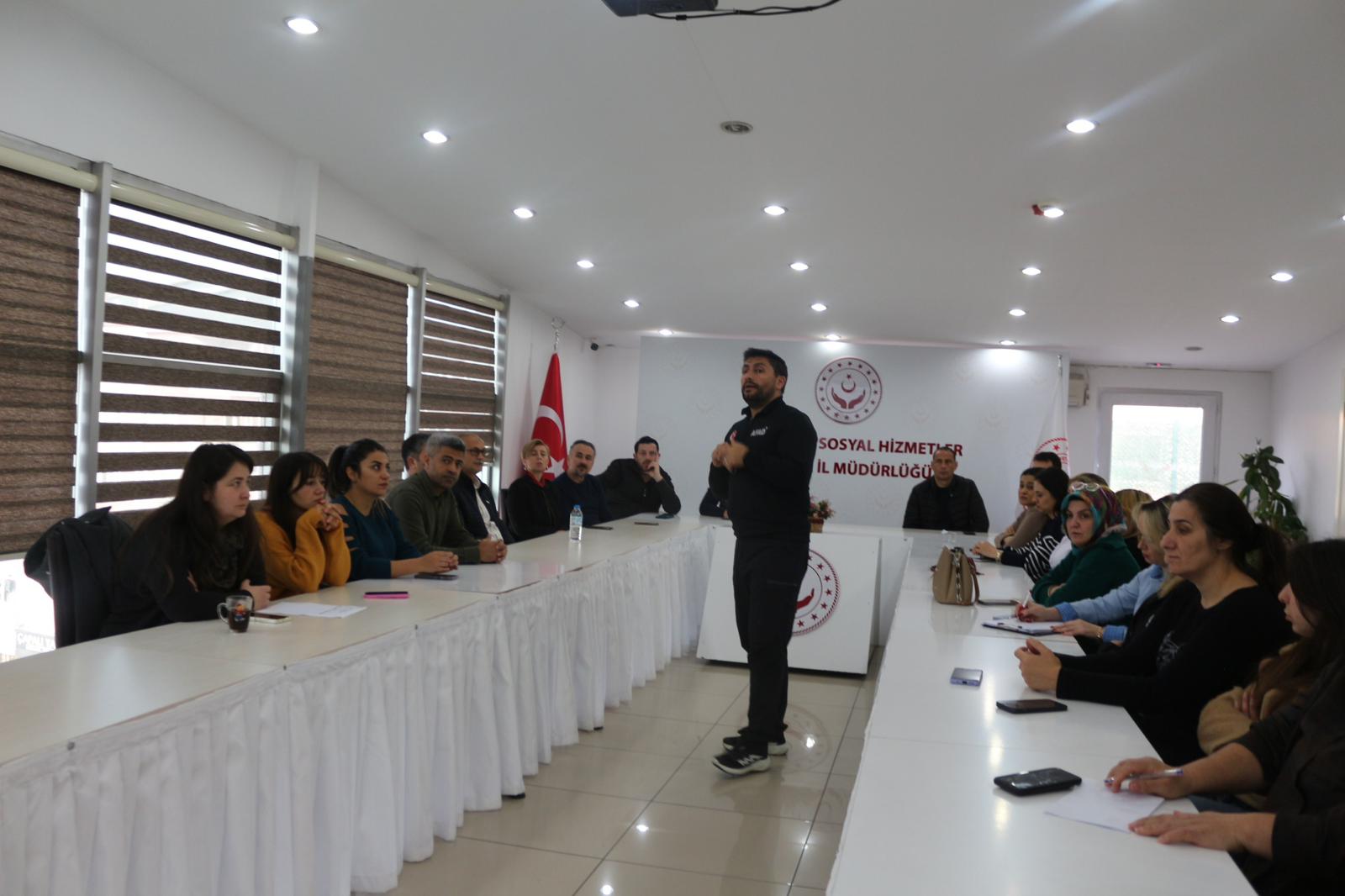 İl Müdürlüğümüz ve bağlı kuruluşlarımızda görev yapan personele yönelik Temel Afet Bilinci Eğitimi gerçekleştirildi